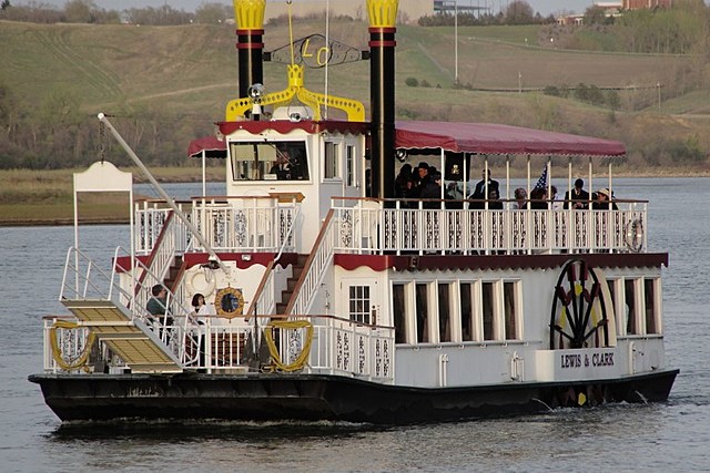 Win A Motorboatin' Workday Cruise On The Lewis & Clark Riverboat